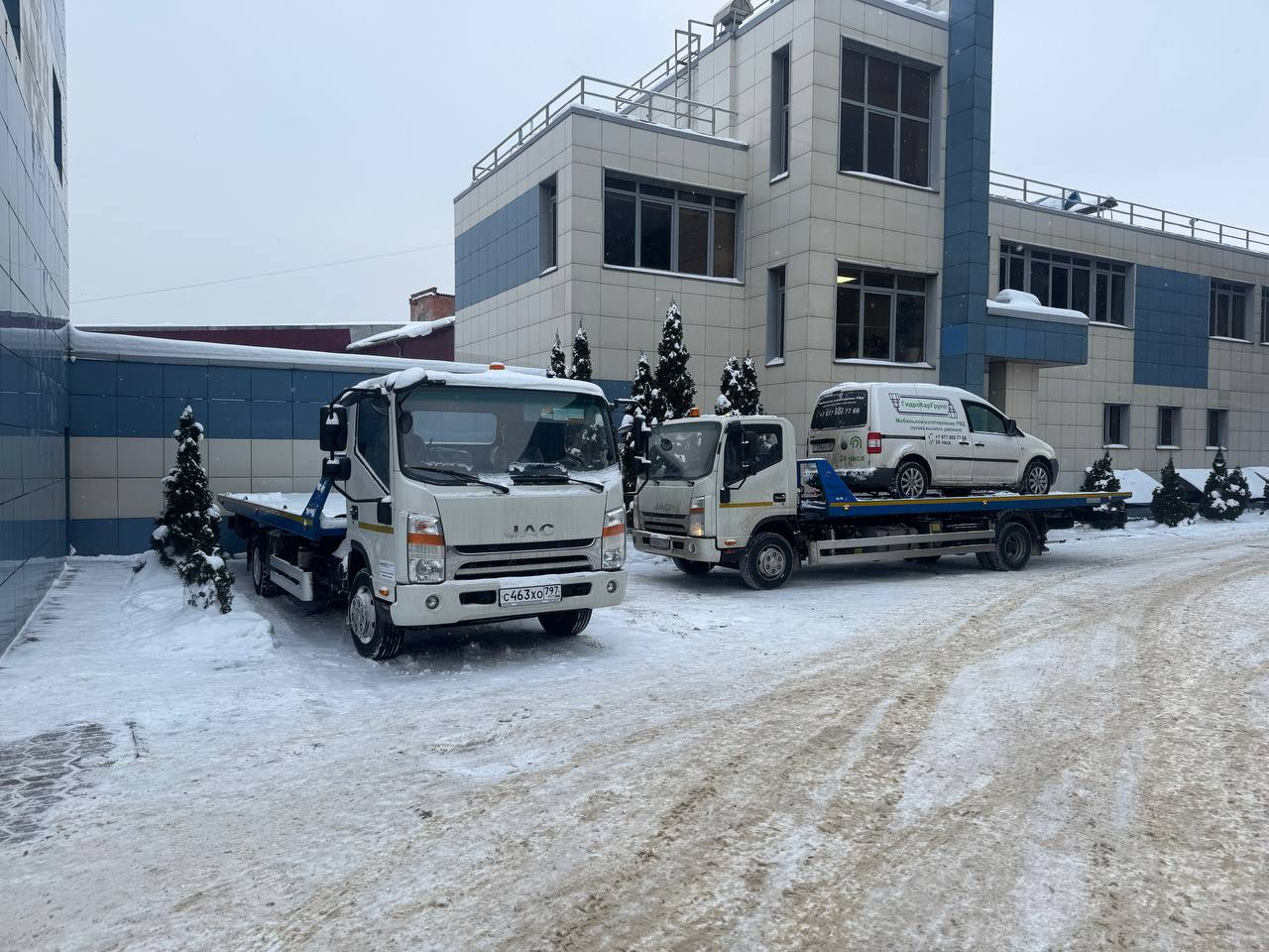 Два эвакуатора JAC 2024 года со сдвижными платформами — весь автопарк Гидрокаргрупп, Щербинка, Московская область